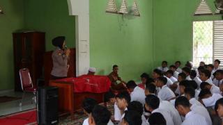 Polwan Polres Rohul Bersama Bhabinkamtibmas Giat Police Goes to School